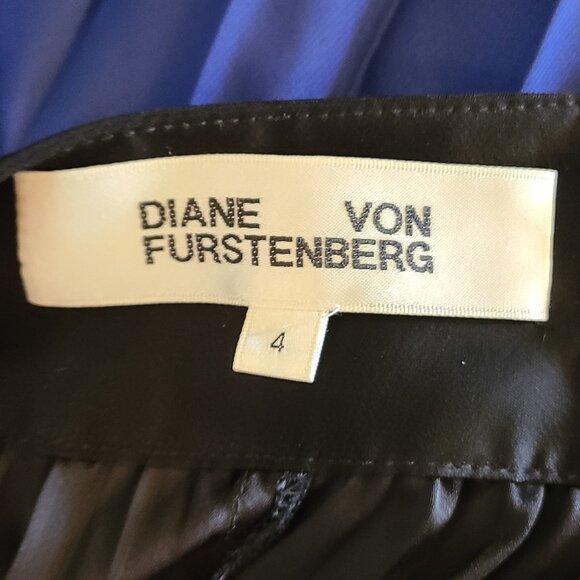 DIANE VON FURSTENBERG DVF ACCORDION PLEAT SATIN FULL-LENGTH LONG WRAP SKIRT sz 4 - Picture 3 of 3